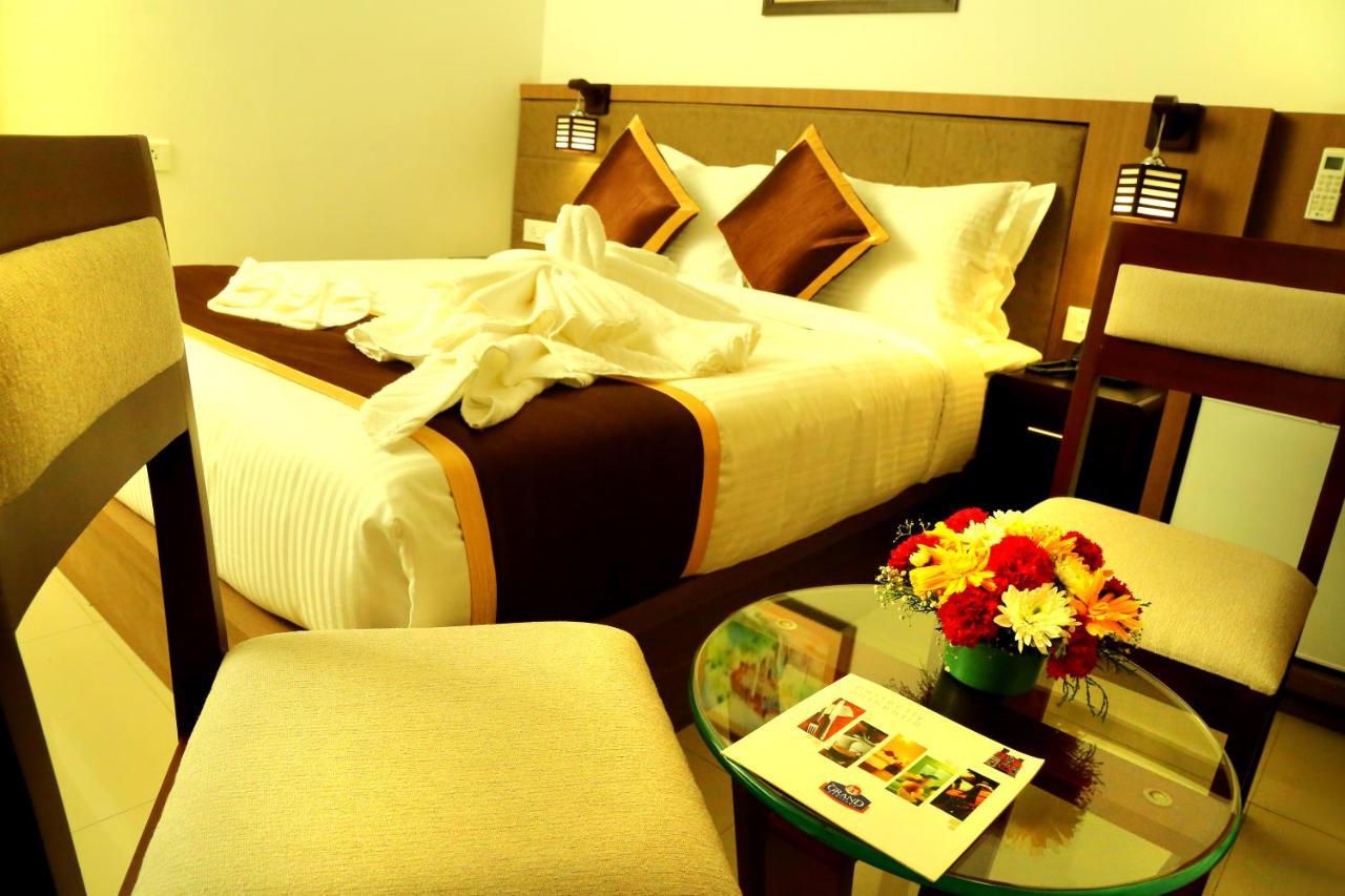 Hotel De Grand Кожикод Екстериор снимка